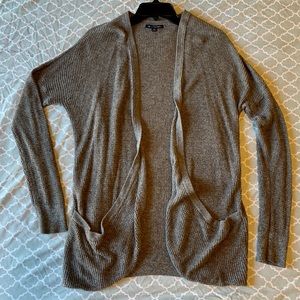 AMERICAN EAGLE // grey cardigan